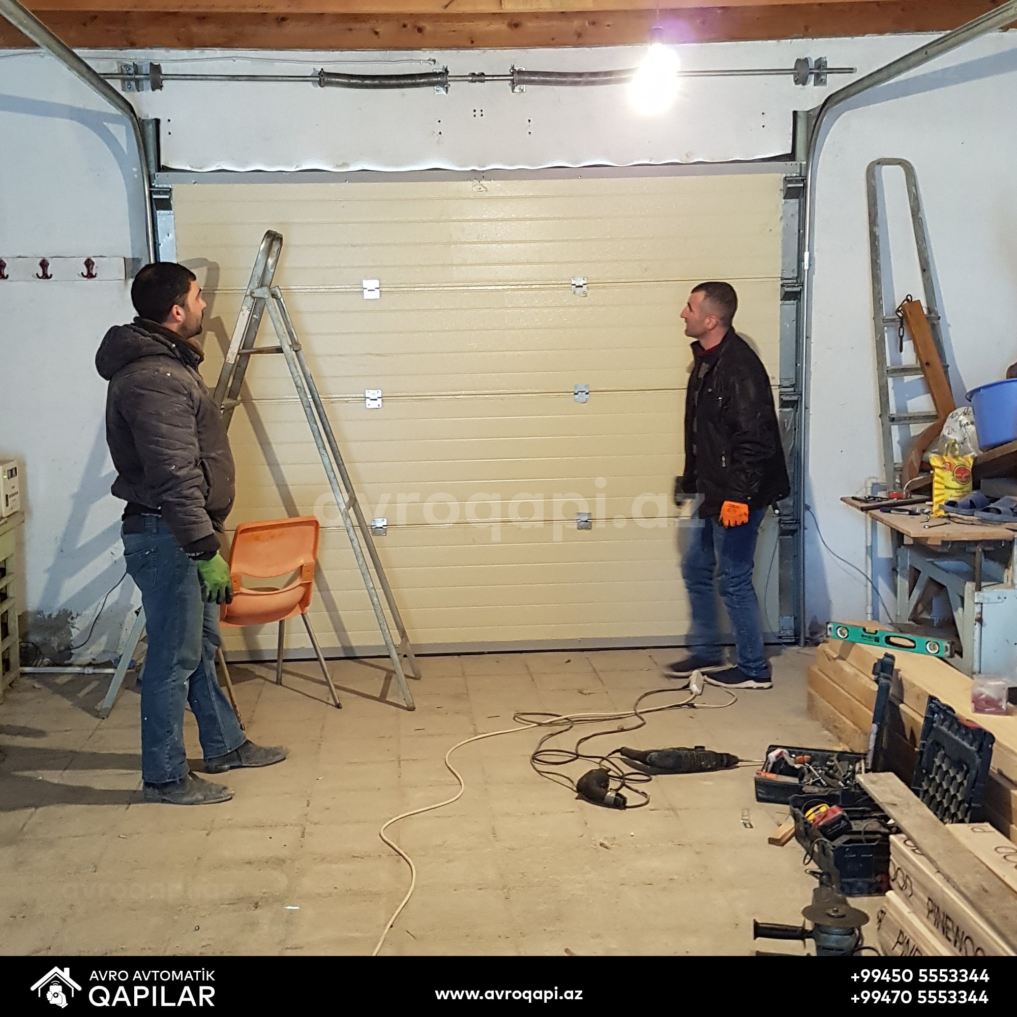 Təcrübəli heyətimiz Qaraj qapılarını istənilən memarlıq nümunəsinə uyğun şəkildə quraşdırır. ( Seksiyonel Qaraj qapısı ) 