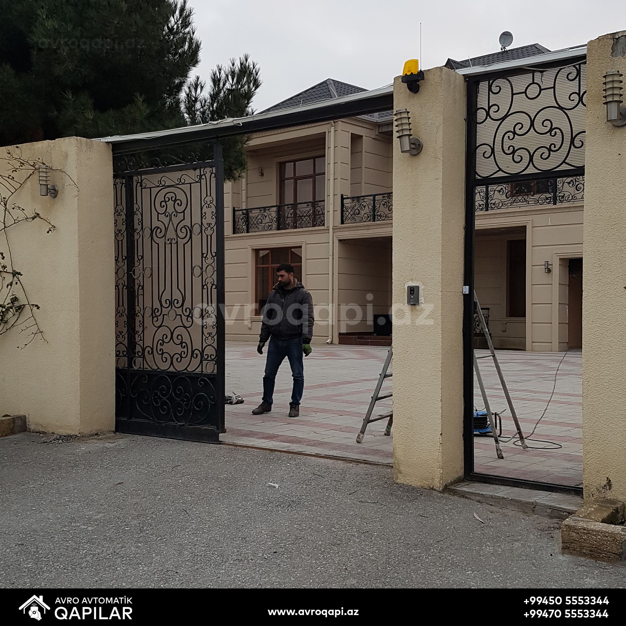 Yana açılan Avtomatik Darvaza.