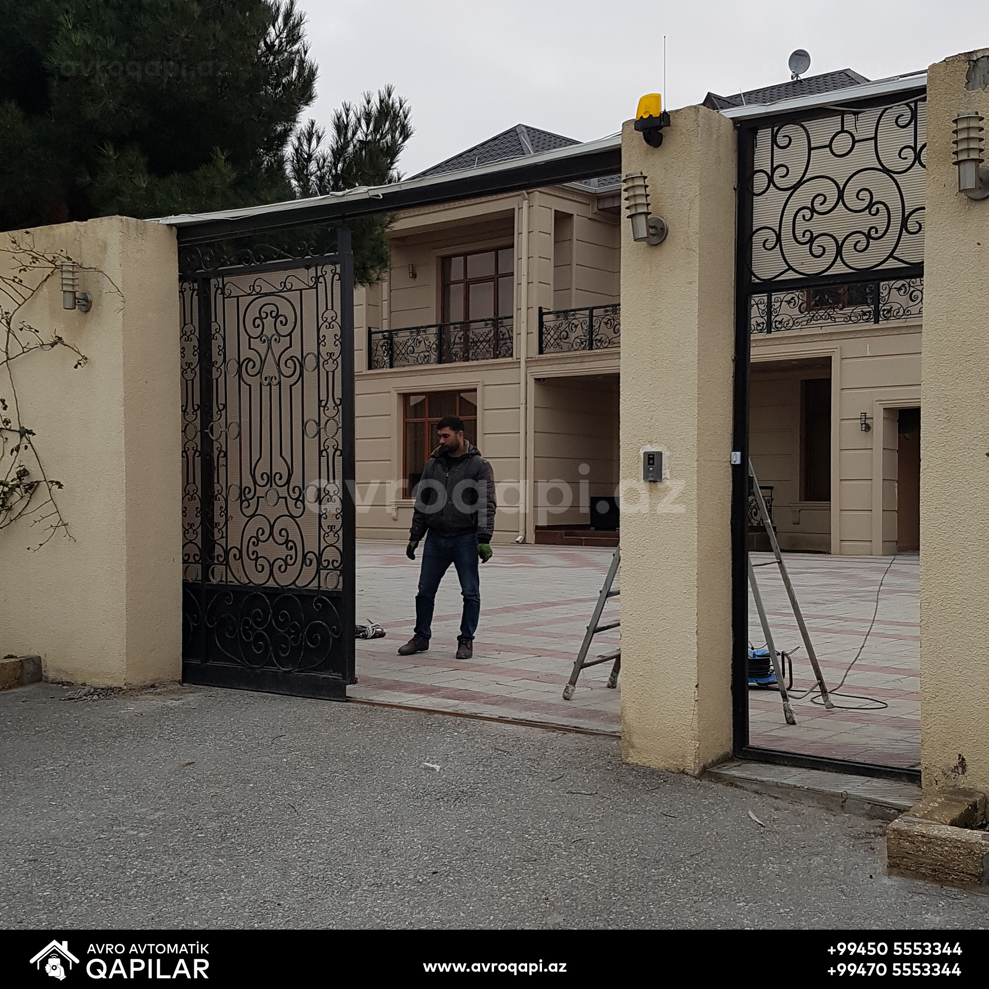 Yana açılan Avtomatik Darvaza.